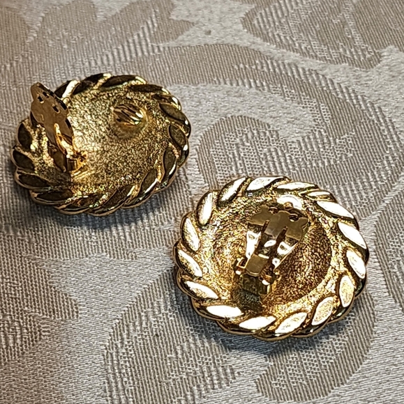 Vintage 1980s Gold-Tone Eagle Anchor Emblem Clip-On Earrings – Military Nautical - Picture 3 of 8